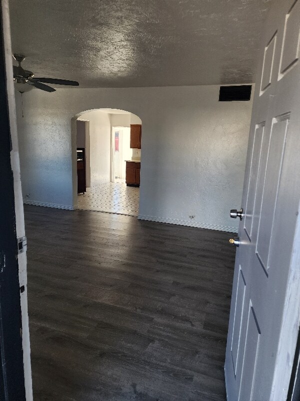 Foto del edificio - 2136 N Madelyn Ave