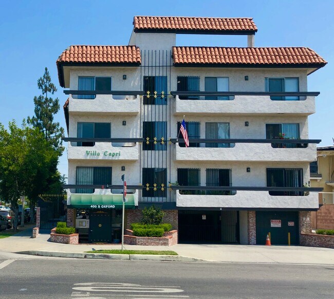 Front of apartment complex - 400 S Oxford Ave