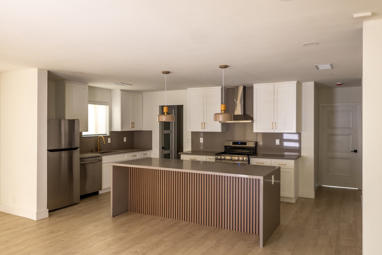 Photo - 17601 Hamlin St (Los Angeles, CA)