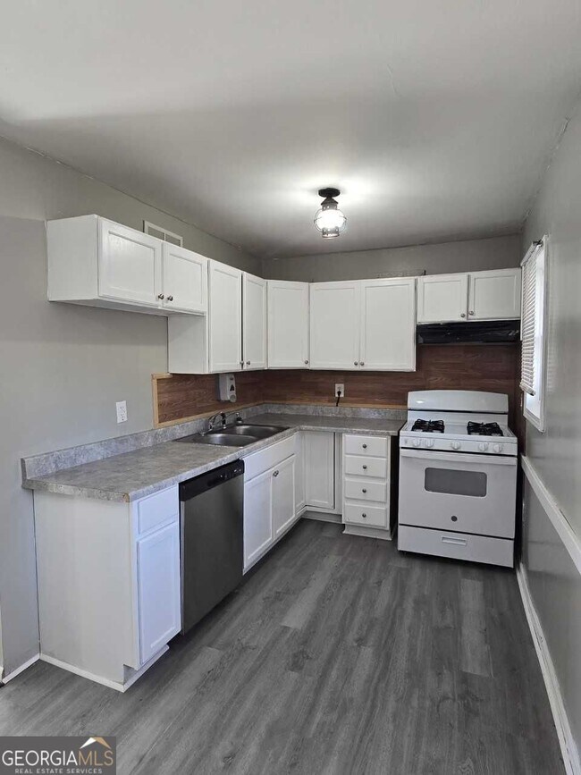 Foto del edificio - 468 Morrow Rd