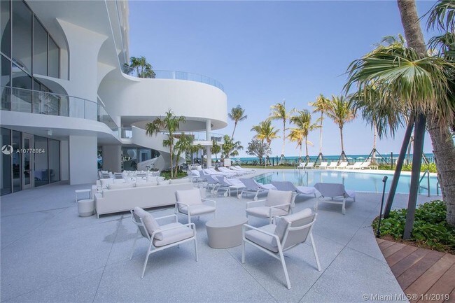 Building Photo - 16901 Collins Ave