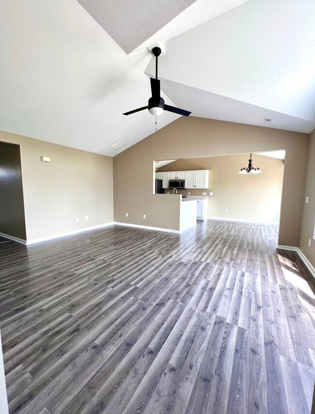 Building Photo - 9488 Fenwick Ln