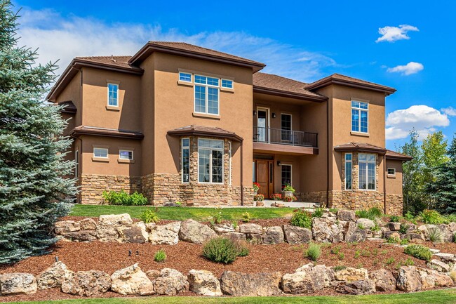 Building Photo - Beautiful Home on Golf Course!