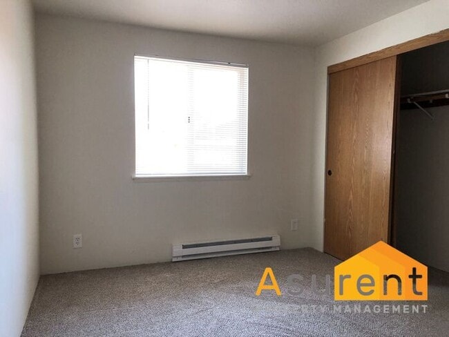 Building Photo - Cozy 2 Bedroom Upstairs Apartment