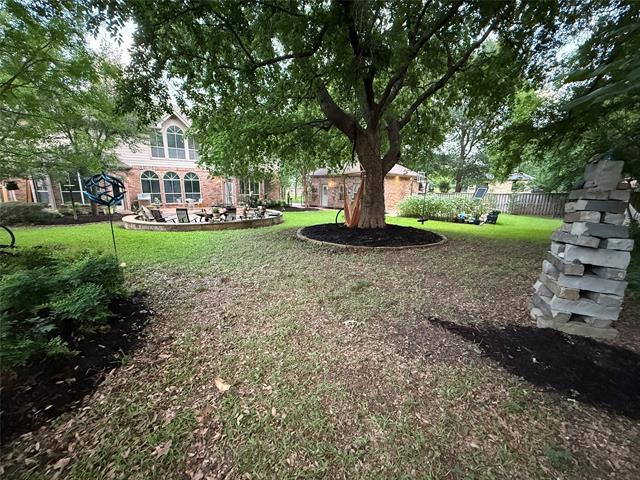 Foto del edificio - 408 Parkwood Ct