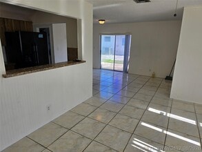 Building Photo - 433 SW 61st Terrace