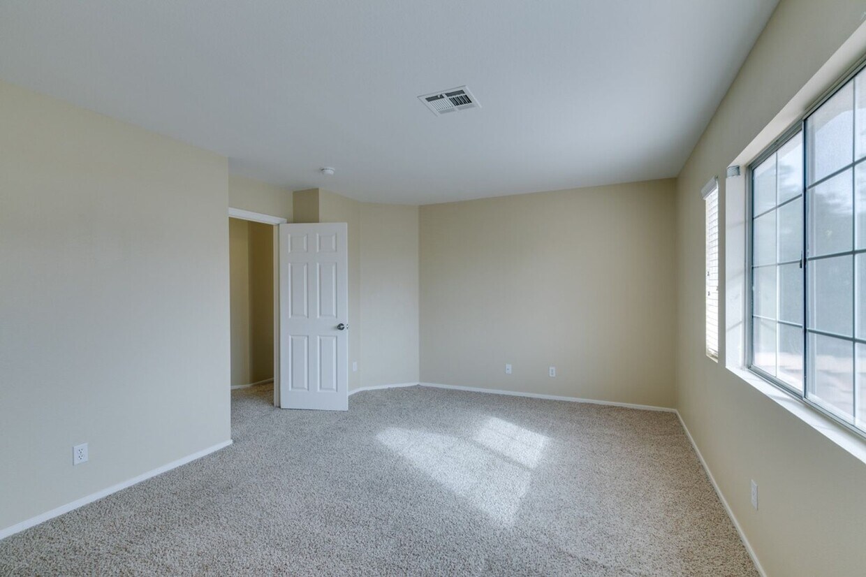 Primary Photo - Lovely 3 Bedroom Townhome Near Ft. Apache/...