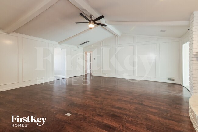 Foto del edificio - 3413 Valley View Ln