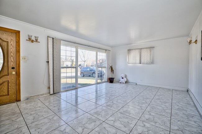 Building Photo - 7014 Kilbourn Ave