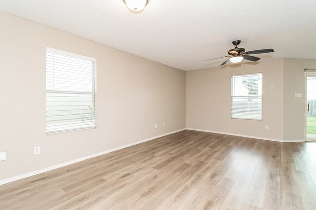 Building Photo - 316 Dakota Ridge Dr