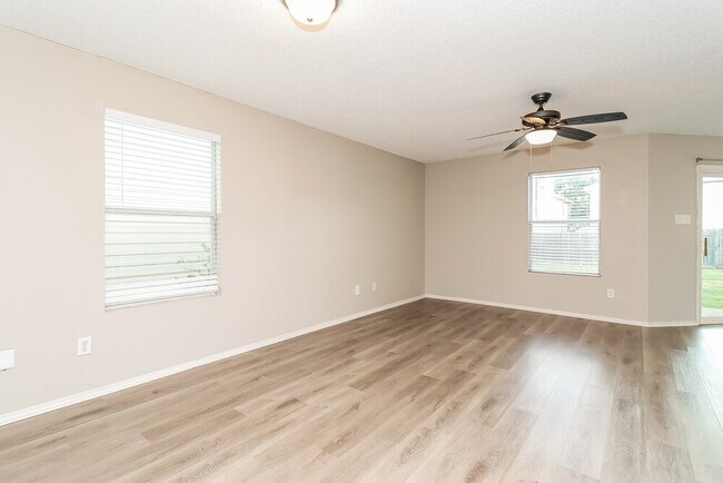 Foto del edificio - 316 Dakota Ridge Dr