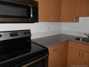 Building Photo - 5122 NW 79th Ave