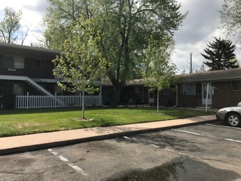 Building Photo - Village Green Apartments