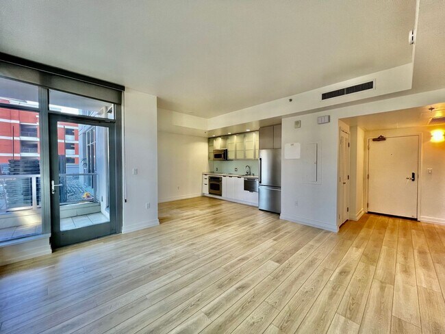 Foto del edificio - Beautiful upgraded condo Downtown w/ Washe...