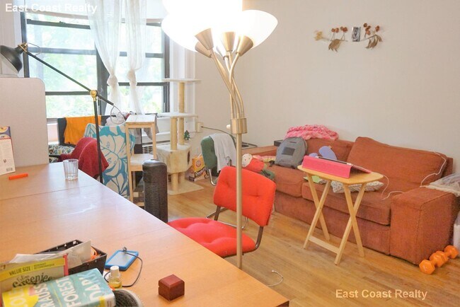 Foto del edificio - 1455 Beacon St