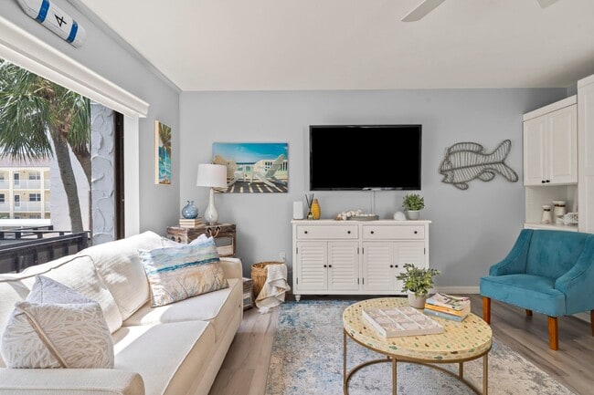 Building Photo - 1555 Tarpon Center Dr