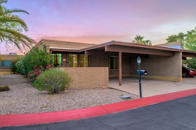 Building Photo - 510 W Cll Lago