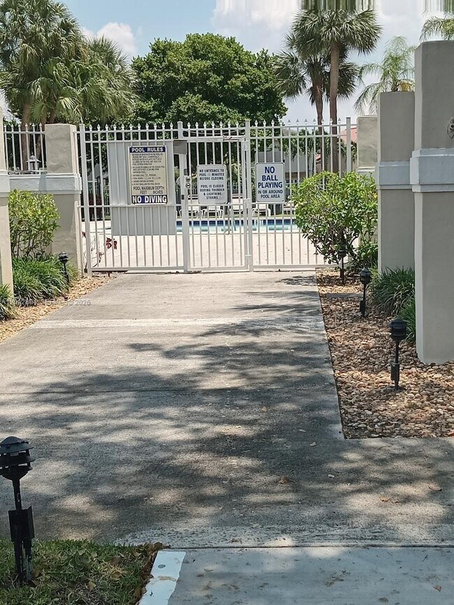 Foto del edificio - 10886 NW 8th St