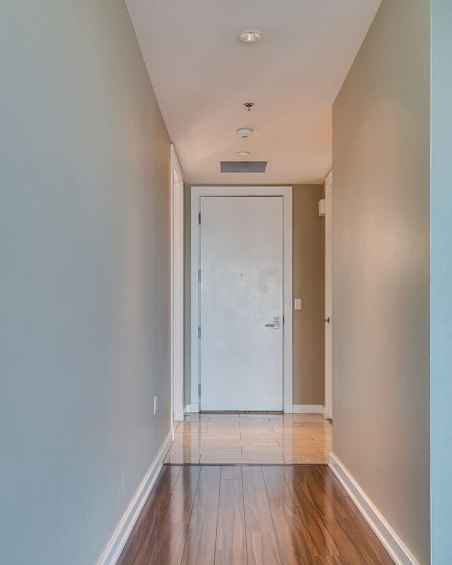 Building Photo - The Martin 1607-City/Strip Views from this...