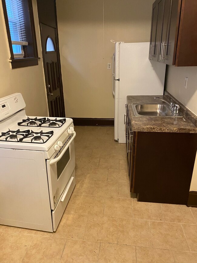 Building Photo - 7437 S King Dr