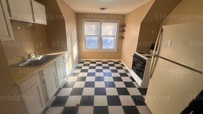 Foto del edificio - $650 - 2 bed 1 bath - Multi Family Home