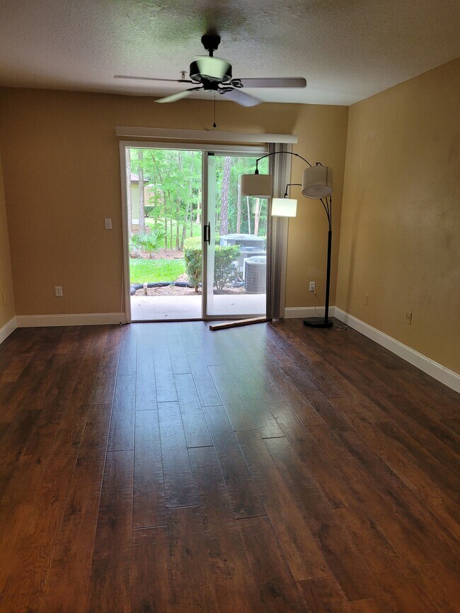 Sala de estar - 802 Crest Pines Dr