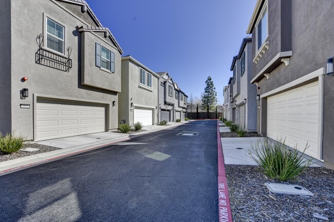 Building Photo - 3525 Sparrow Ct