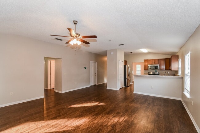 Building Photo - 590 Chancellor Dr W