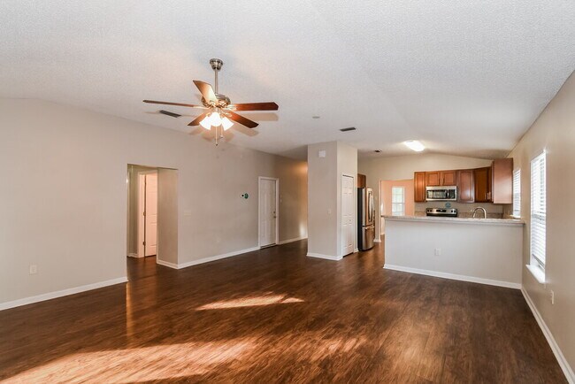Foto del edificio - 590 Chancellor Dr W
