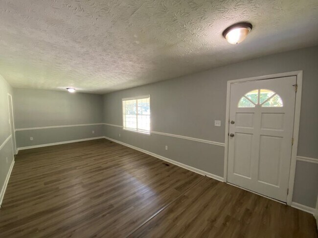 Foto del edificio - 3063 Sasanqua Ln SW