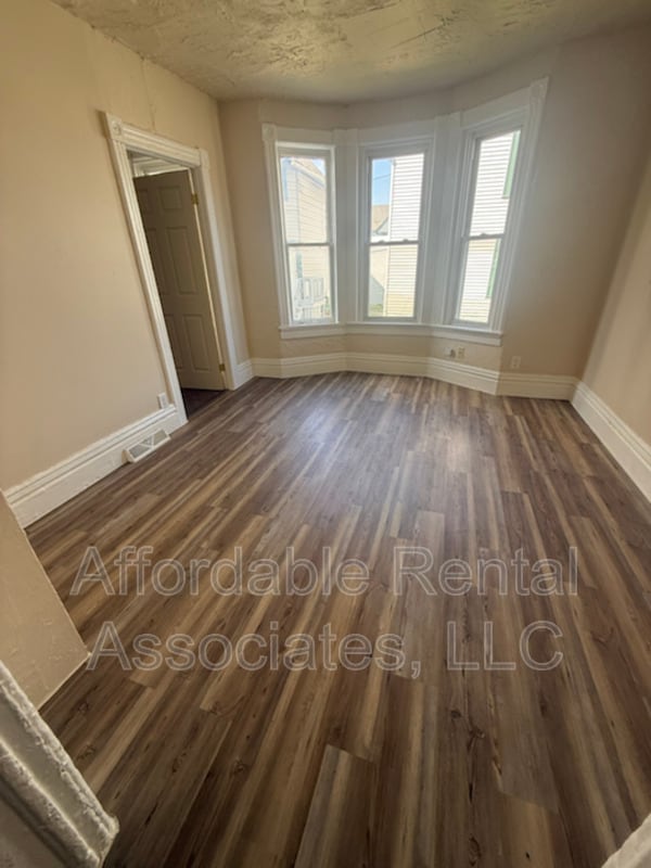 Building Photo - 107 W Kassner Pl