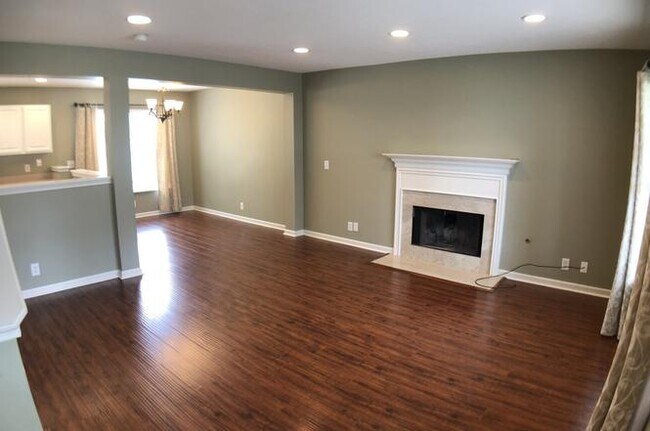 Sala de estar - 1712 Stone Hollow Ct