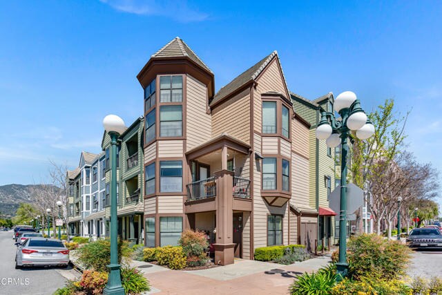 Building Photo - 526 S Primrose Ave