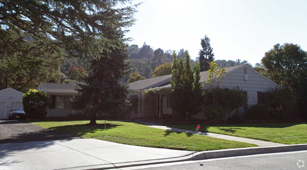 Primary Photo - 3669 Mosswood Dr