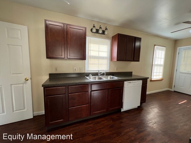 Foto del edificio - 3 br, 2 bath House - 207 E. Howard St.