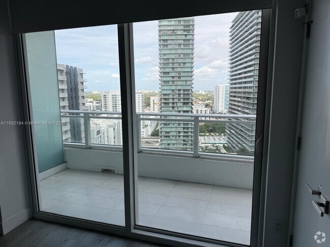 Building Photo - 1080 Brickell Ave