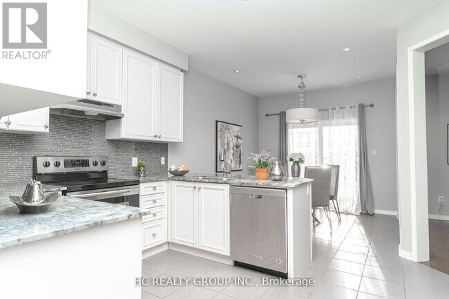 Building Photo - 215 Armstrong Cres