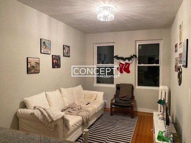 Building Photo - 70 Joy St