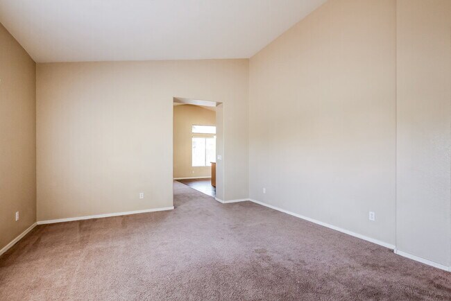 Foto del edificio - 13425 W Gelding Dr