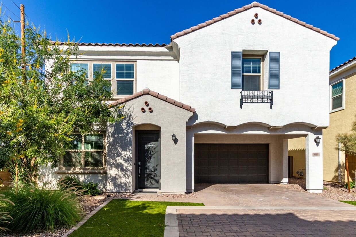 Foto principal - Beautiful 3 Bed, 3.5 Bath Home in Prime Gi...