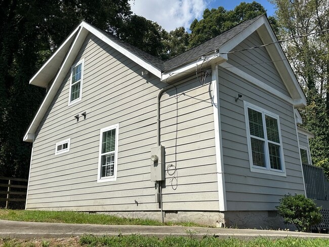 Building Photo - Atlanta Rental