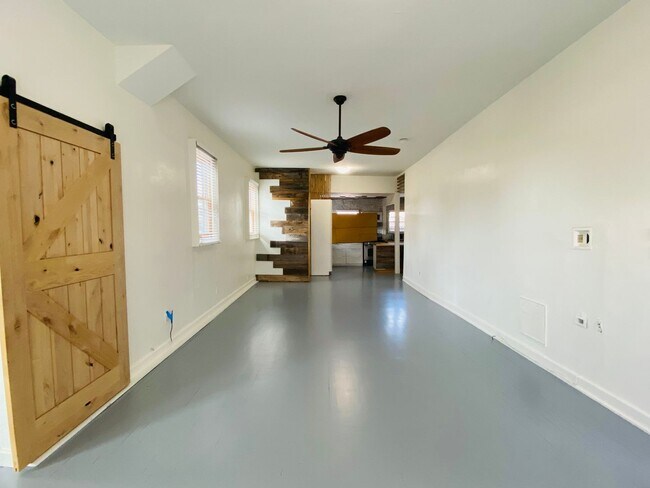 Building Photo - 3 BEDROOM / 2.5 BATHROOM - SHERMAN HEIGHTS