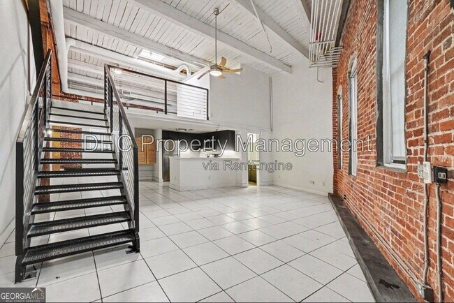Building Photo - 644 Wells St SW