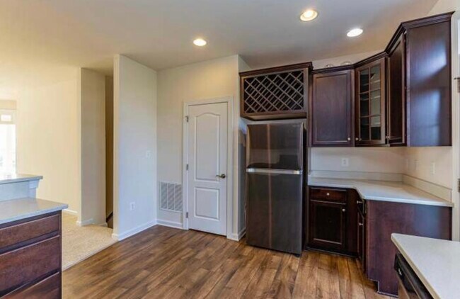 Foto del edificio - 7440 Riding Meadow Way