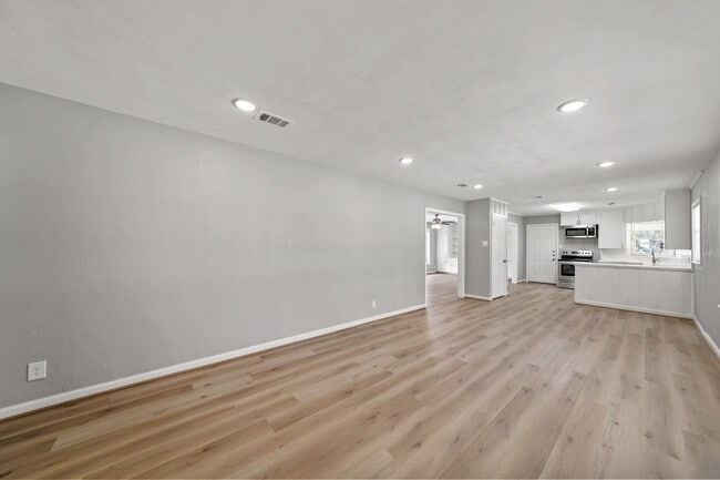 Building Photo - 721 20th Ave N