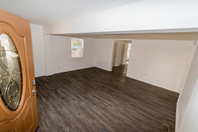 Building Photo - Alcoa 37701 - Recently updated 3 bedroom, ...