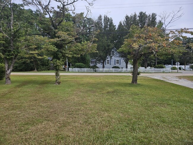 Building Photo - 135 Airport Rd