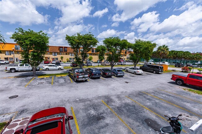 Foto del edificio - 245 NW 109th Ave
