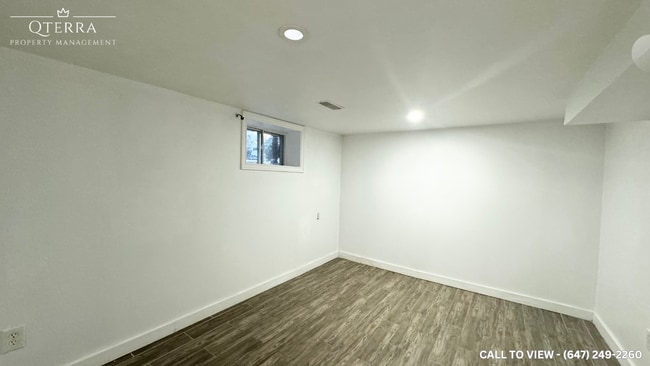 Building Photo - 90 Barons Av N