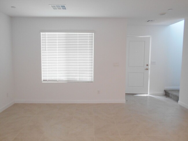 Foto del edificio - Modern 3-Bedroom With Open Floor Plan!